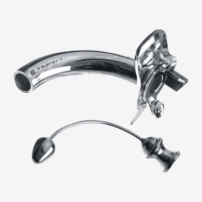 <ul><li><p>Són rígides, no tenen baló. </p></li><li><p>Consten de tres peces: cànula externa, canulissa (manteniment i neteja) i guia/mandrí. </p></li><li><p>S'utilitzen en pacients crònics ja estabilitzats. </p></li><li><p><strong>No permeten la connexió a ventilació mecànica</strong> ni protegeixen la via aèria de broncoaspiracions.</p></li></ul><p></p>