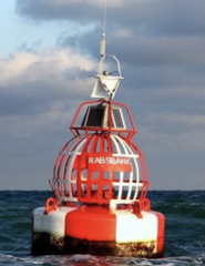 <p>Een rood-wit gestreepte bolvormige ton. Deze is alleen voor oriëntatie bedoelt.</p>
