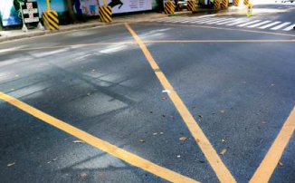<p>Yellow Box (Do Not Block)</p>