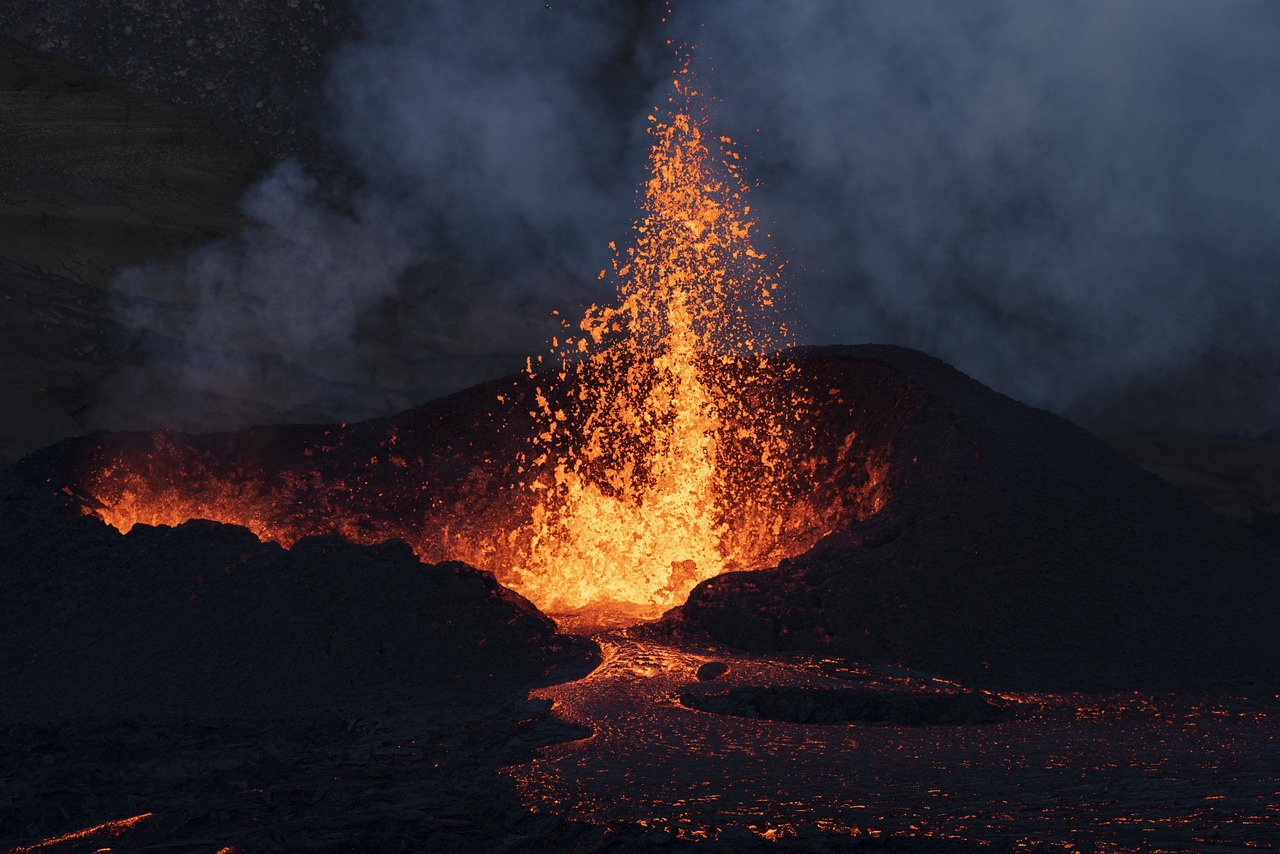 <p>erupt</p>