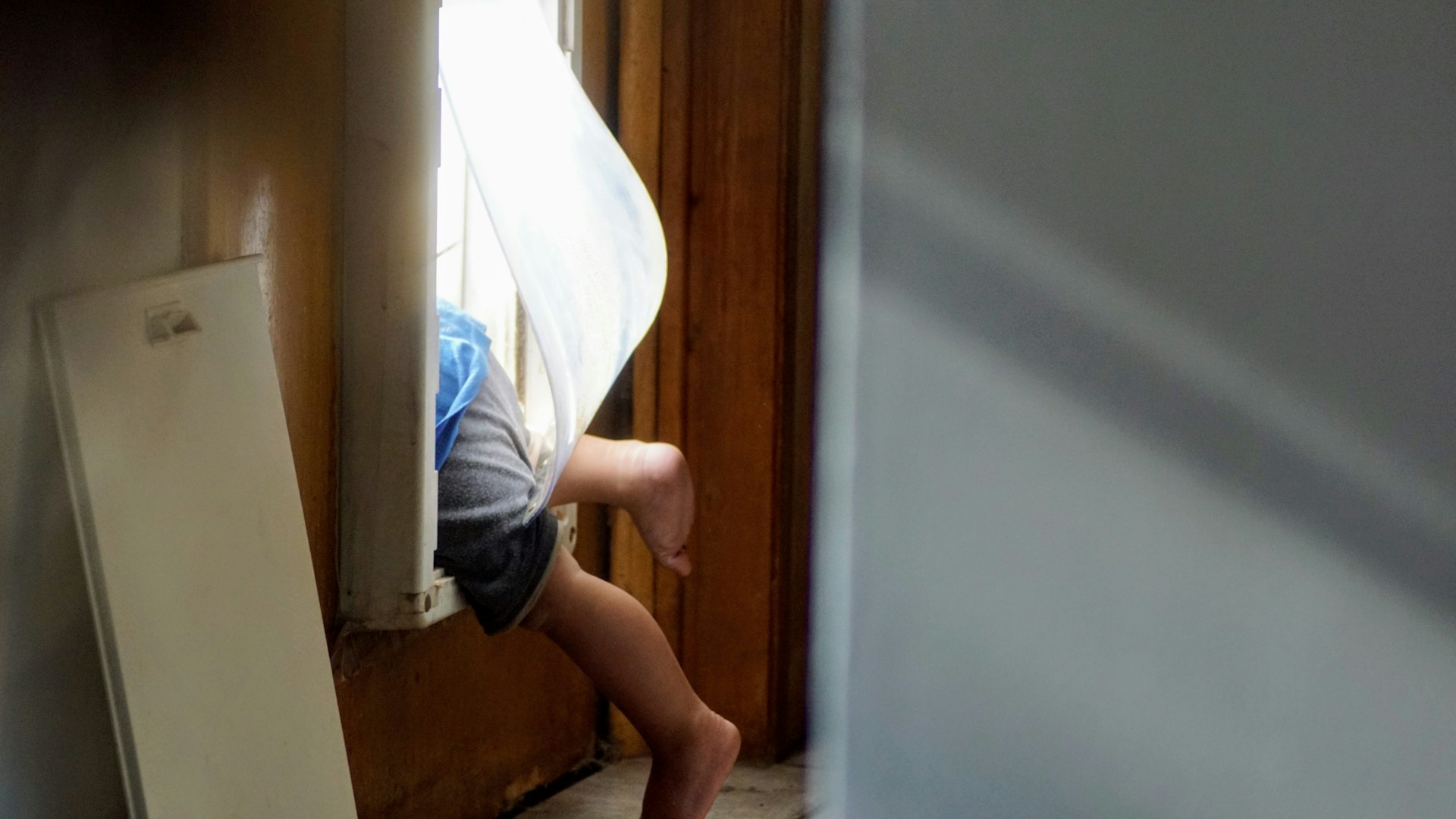 <p><strong>Escape</strong> <em>(verb)</em></p>