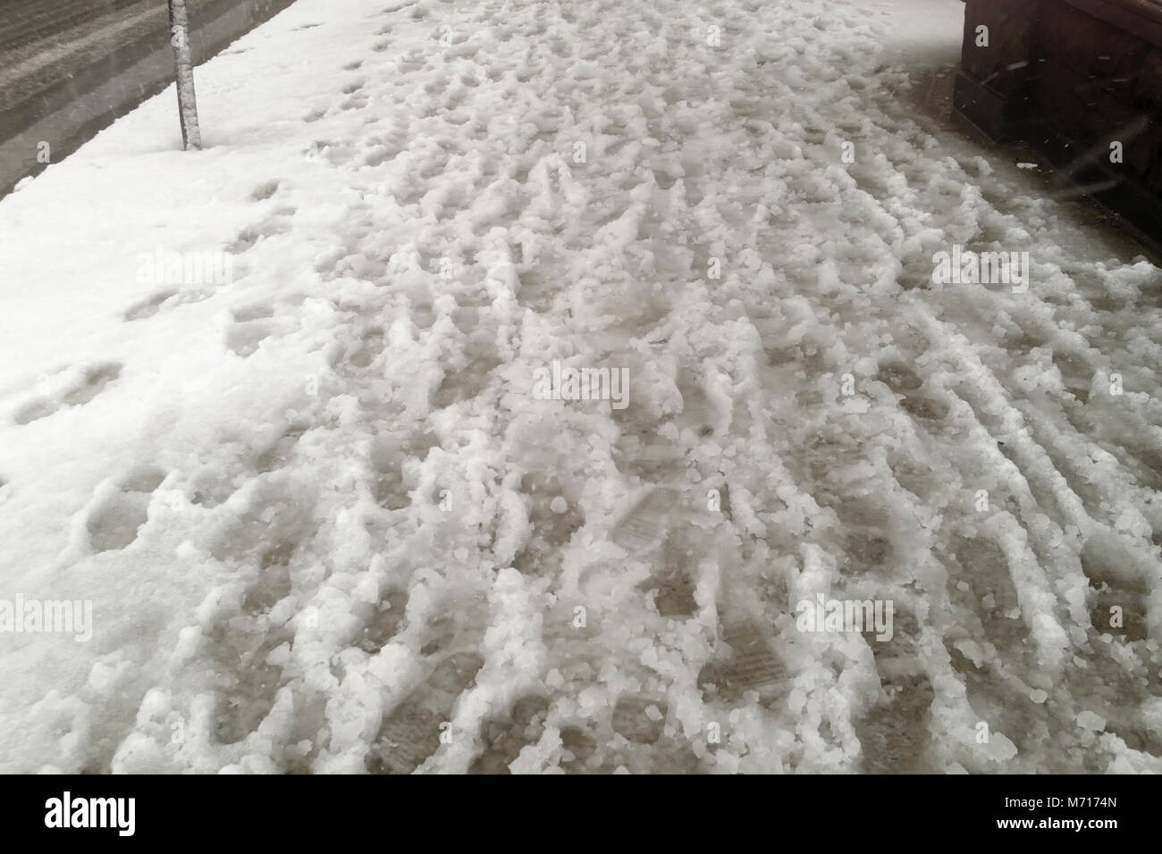 <p>Neige commencant à fondre</p>