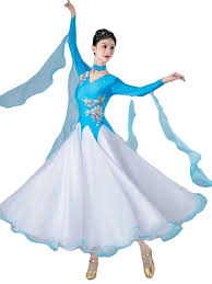 <p>- long ballroom gowns (chiffon, silk, satin)</p><p>• Long gown with a simpler, sleek design • Less volume compared to waltz dresses • Soft fabrics for smooth movement • Elegant colors (e.g., gold, navy, silver, pastels) • Minimal embellishments</p>