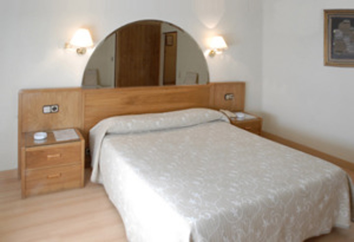 <p>un cuarto sencillo</p>