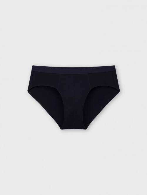 <p>underwear (n) <span>/ˈʌndəweə(r)/</span></p>