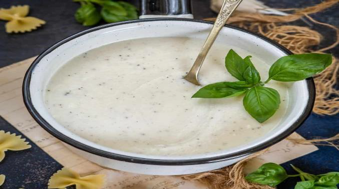 <p>Béchamel Sauce (Sos Putih)</p>