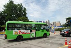 <p>xe buýt tuyến ngắn</p>
