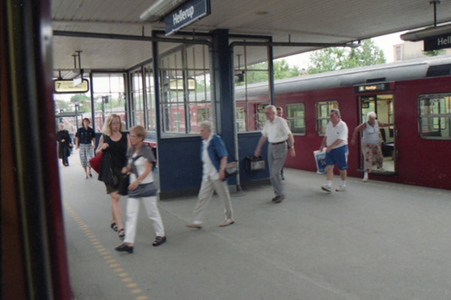 <p>to change trains</p>