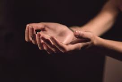 <p>ngoài tầm kiểm soát/quyền quyết định</p>