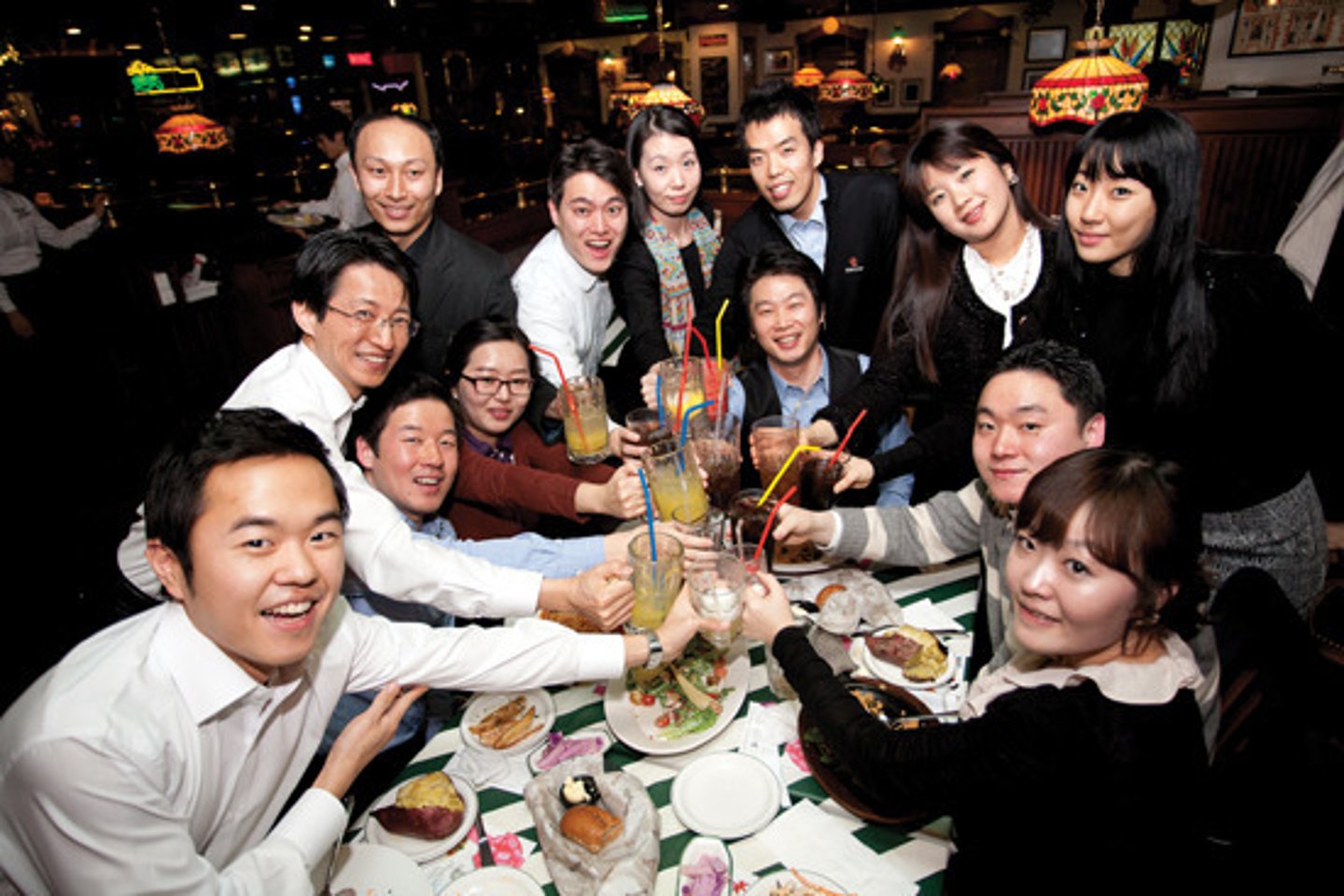 <p>group dinner (meet+eat)</p>