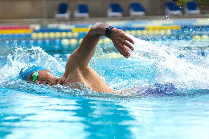 <p>I do swimming </p><p>My friend Emma does swimming</p>