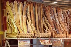 <p>What is a reason small bakeries in France are struggling?</p>
