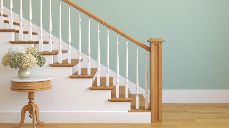 <p>Banister (n)</p>