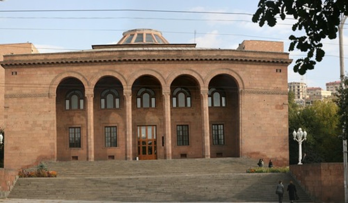 <p>học viện</p>