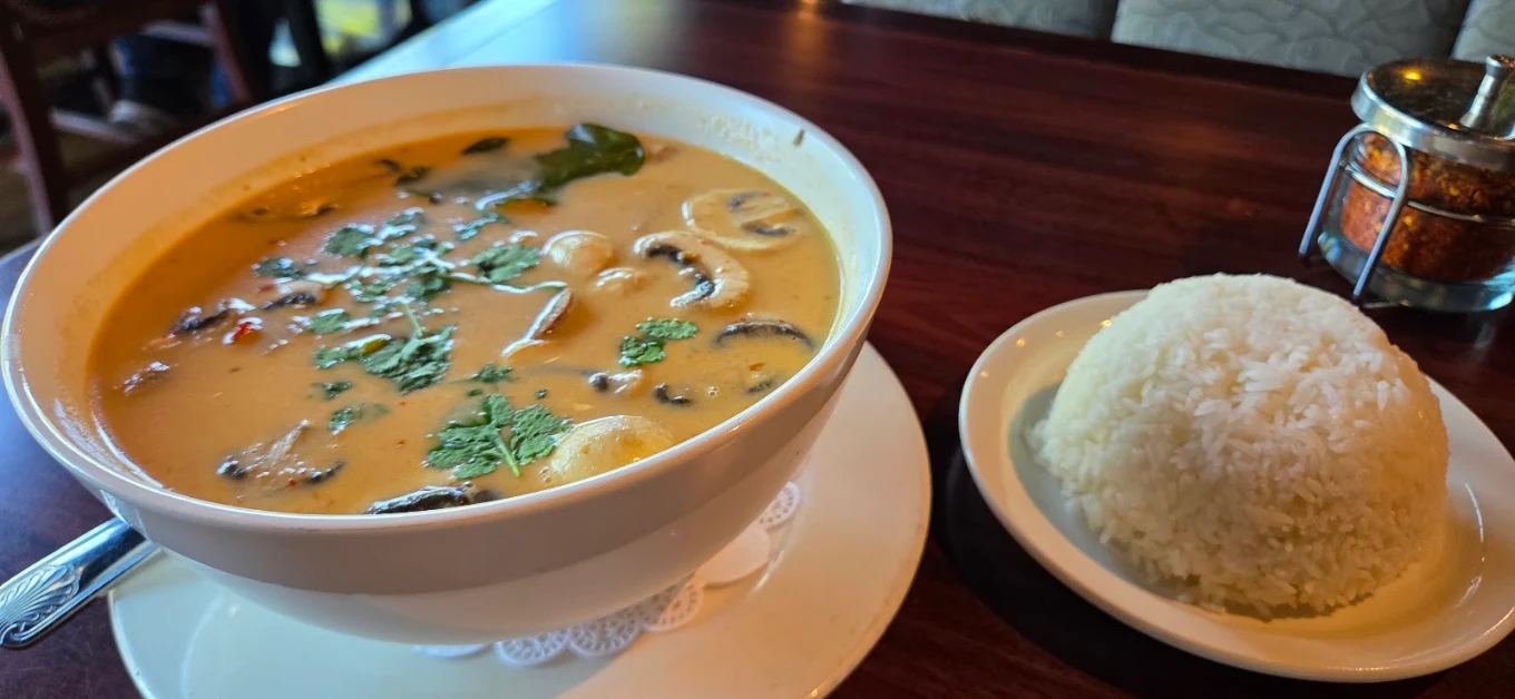 <p>COCONUT milk soup, comes in small size too, chicken, tofu, prawn</p>