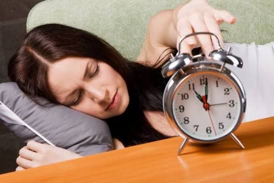 <p>have a lie-in/ lie in</p><ul><li><p>It was Sunday, so she could —— till almost lunch time.</p></li></ul><p></p>