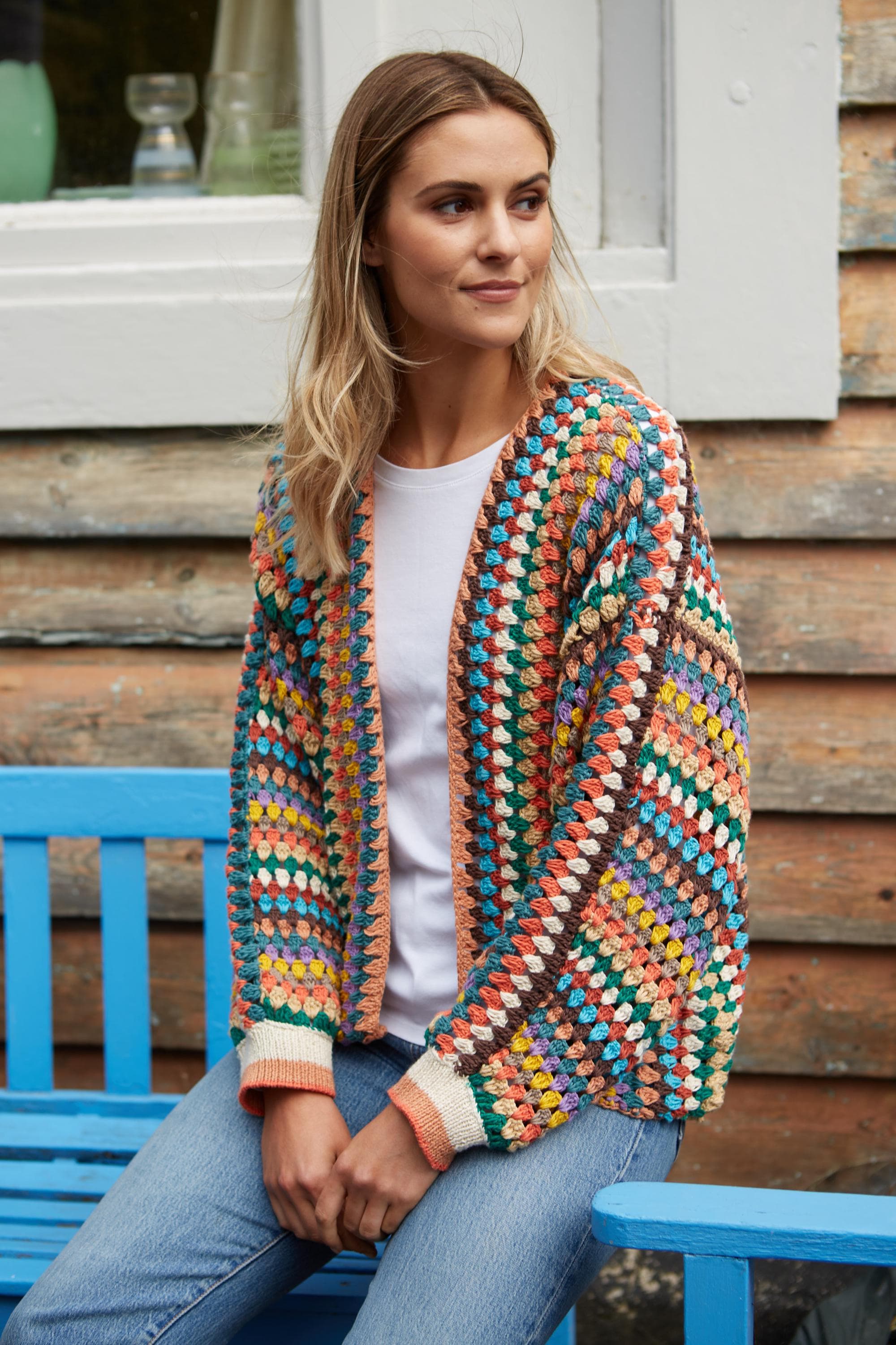<p>I need a warm <strong>cardigan</strong>.</p>