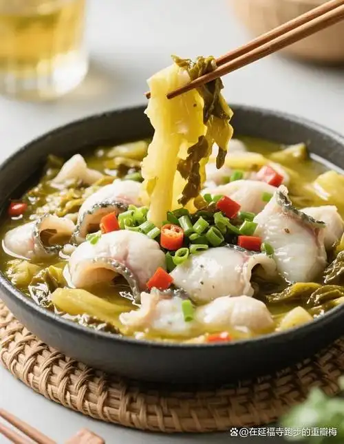 <p>（suān cài yú）酸菜鱼</p>