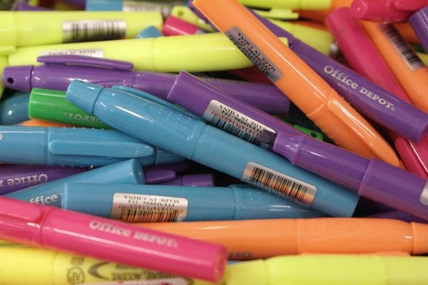 <p>highlighter, highlighters</p>