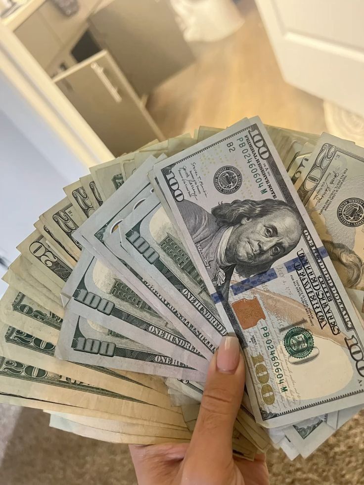 <p>to pay in cash</p>