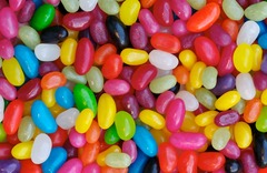 <p>small bean-shaped gelatin candies with firm shell Example: Brightly colored _____ _____ were hidden in the box. kẹo dẻo hình hạt đậu c Kẹo dẻo nhỏ có hình hạt đậu, vỏ ngoài cứng nhẹ. UK: /ˈdʒel.i biːnz/ | US: /ˈdʒel.i biːnz/</p>