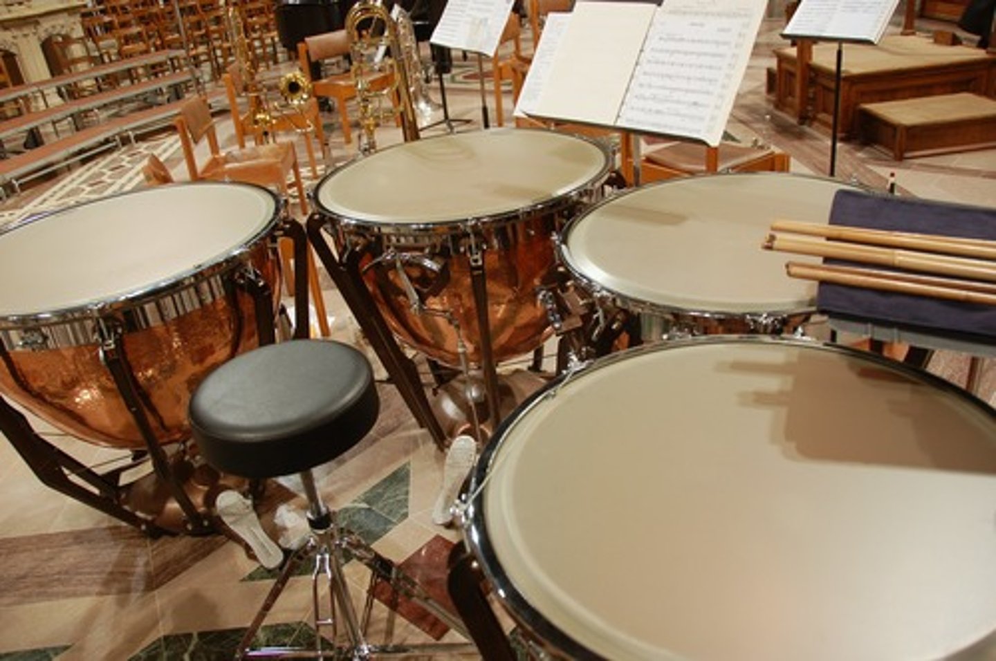 <p>des timbales (2x)</p>