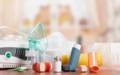 <p>A method where drugs are administered through the respiratory tract.</p>