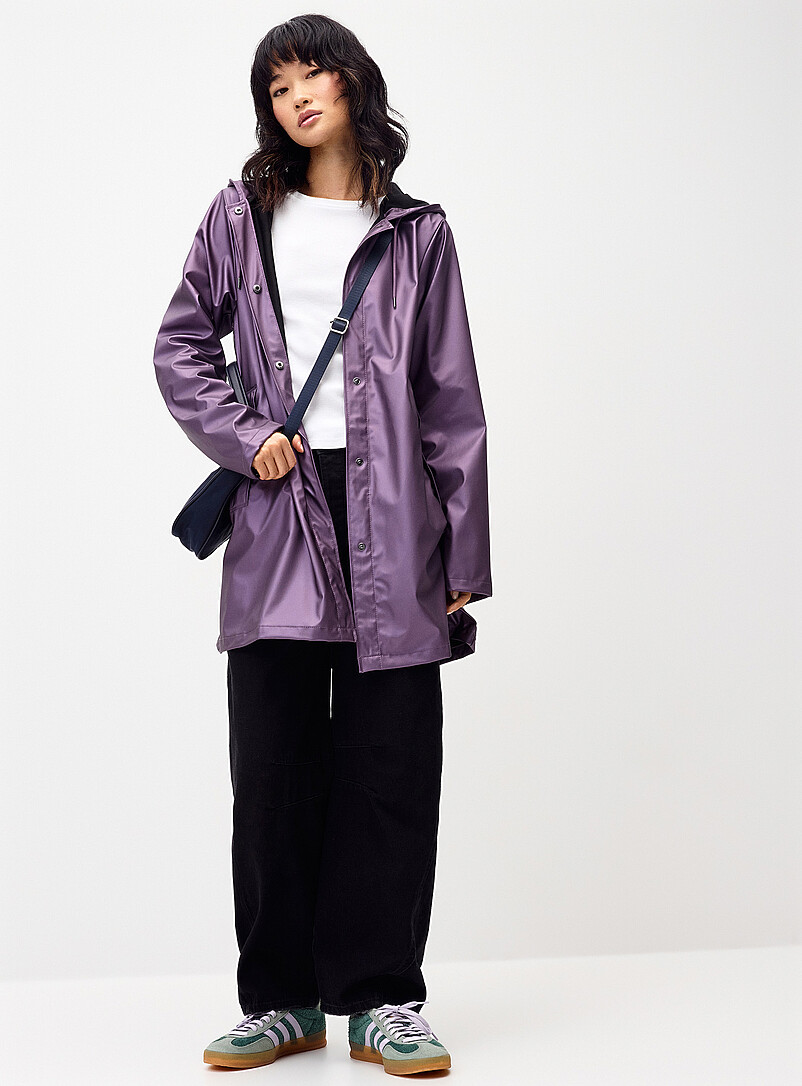 <p>el impermeable </p>