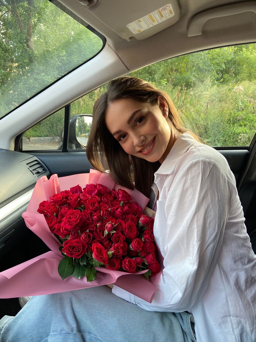 <p><span style="color: rgb(254, 0, 82);"><strong>여자친구</strong></span> (yeo-ja-chin-gu)</p>