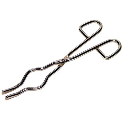 <p>Manipuler les creusets chauds</p>