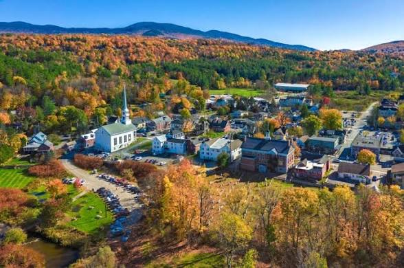<p>A town</p><p>The little town was very cute</p>