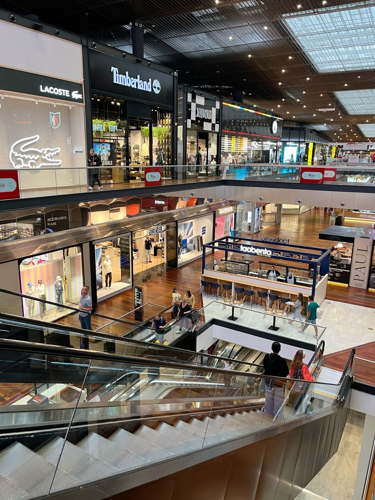 <p>(Centro comercial)</p>