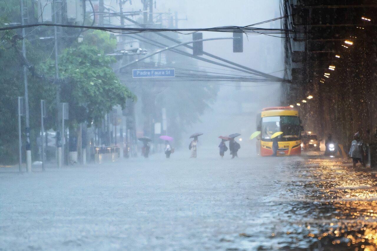 <p>(adj) Falling or flowing in a very large and powerful amount, especially describing rain.</p>