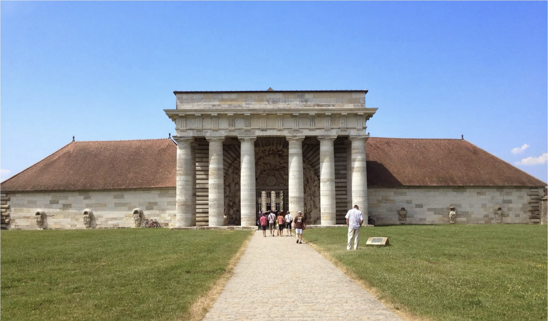 <ul><li><p><span style="background-color: transparent;">Salt factory — salt was important for various foods</span></p></li><li><p><span style="background-color: transparent;">Why are architects interested in a salt factory?: Reformed to be efficient&nbsp;</span></p></li><li><p><span style="background-color: transparent;">France controlled by absolute monarch until 1789</span></p></li><li><p><span style="background-color: transparent;">Directors building at the center of the plan, with dorms for workers on the outside</span></p></li><li><p><span style="background-color: transparent;">Entrance is simple, massive doric greek columns with a thick entablature. Very simple walls, fort-like.</span></p></li><li><p><span style="background-color: transparent;"><u>Architecture Parlante</u> — (literally speaking architecture) - when architecture explains its identify or function</span></p></li><li><p><span style="background-color: transparent;"><strong>Director’s House</strong> — Massive building, columns alternate between round and squared styles</span></p></li></ul><p></p>