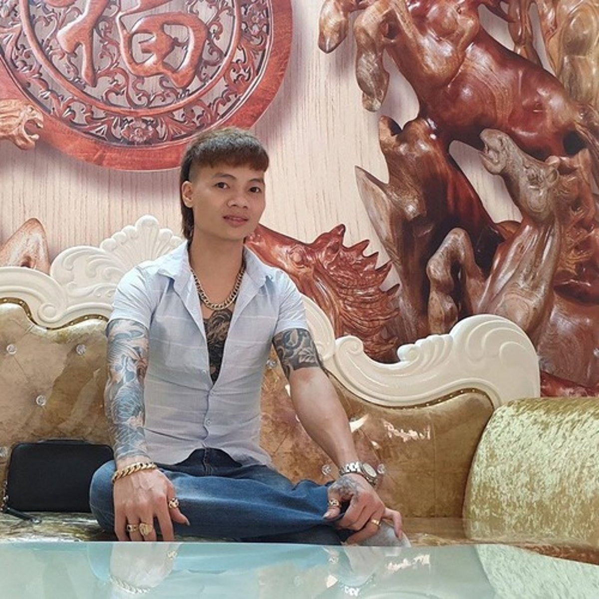 <p>khét tiếng, có tiếng xấu</p>