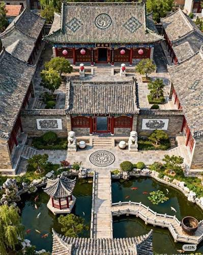 <p>các tòa nhà trong tu viện của họ</p>