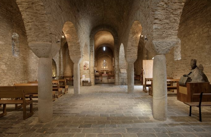 <p>What is this? Romanesque or Gothic? Where is it located?</p>