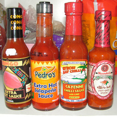 <p>spicy hot sauce made from chilli peppers Example: Add some spicy _____ _____ to give your meal a kick. tương ớt u Tương ớt cay. UK: /ˈtʃɪl.i sɔːs/ | US: /ˈtʃɪl.i sɑːs/</p>