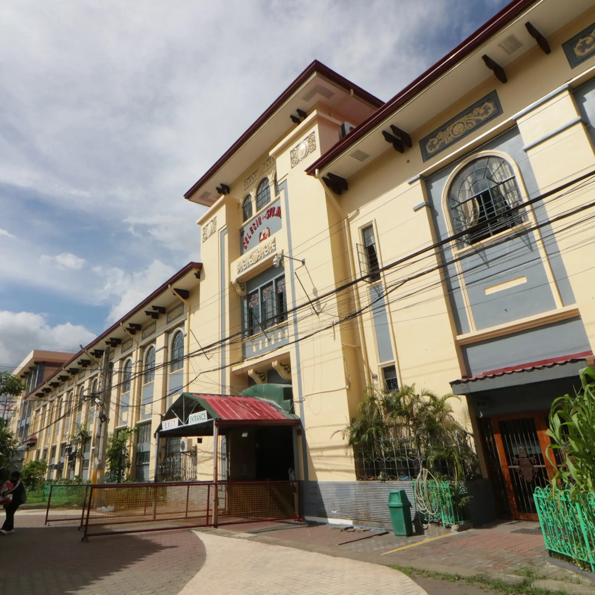 <p>Colegio del Santo Niño-Cebu</p>