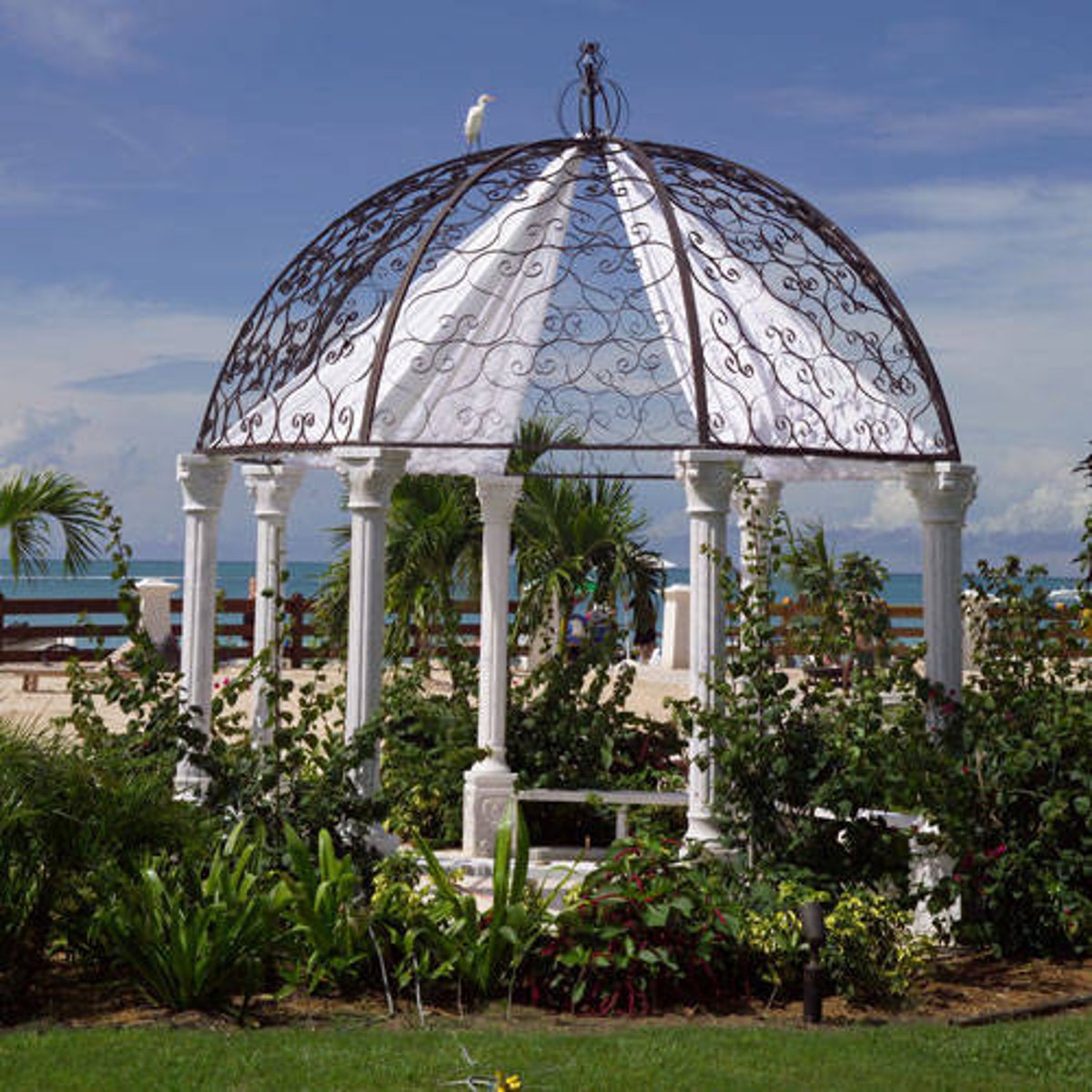 <p>pavilion; tent</p>