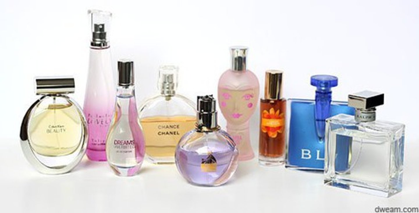 <p>TRANSLATION: магазин специализируется на парфюмерии</p><p>DEFINITION: a store that focuses on selling perfumes.</p><p>EXAMPLE: The shop near the cinema ...................... and has every scent you can imagine. Магазин рядом с кинотеатром СПЕЦИАЛИЗИРУЕТСЯ НА ПАРФЮМЕРИИ, и в нем есть все ароматы, которые только можно вообразить.</p>