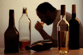 <p><span><strong>to </strong></span><strong>start</strong><span><strong> to </strong></span><strong>drink</strong><span><strong> too much </strong></span><strong>alcohol</strong></p><p><em>After losing his job, he started to _.</em></p>