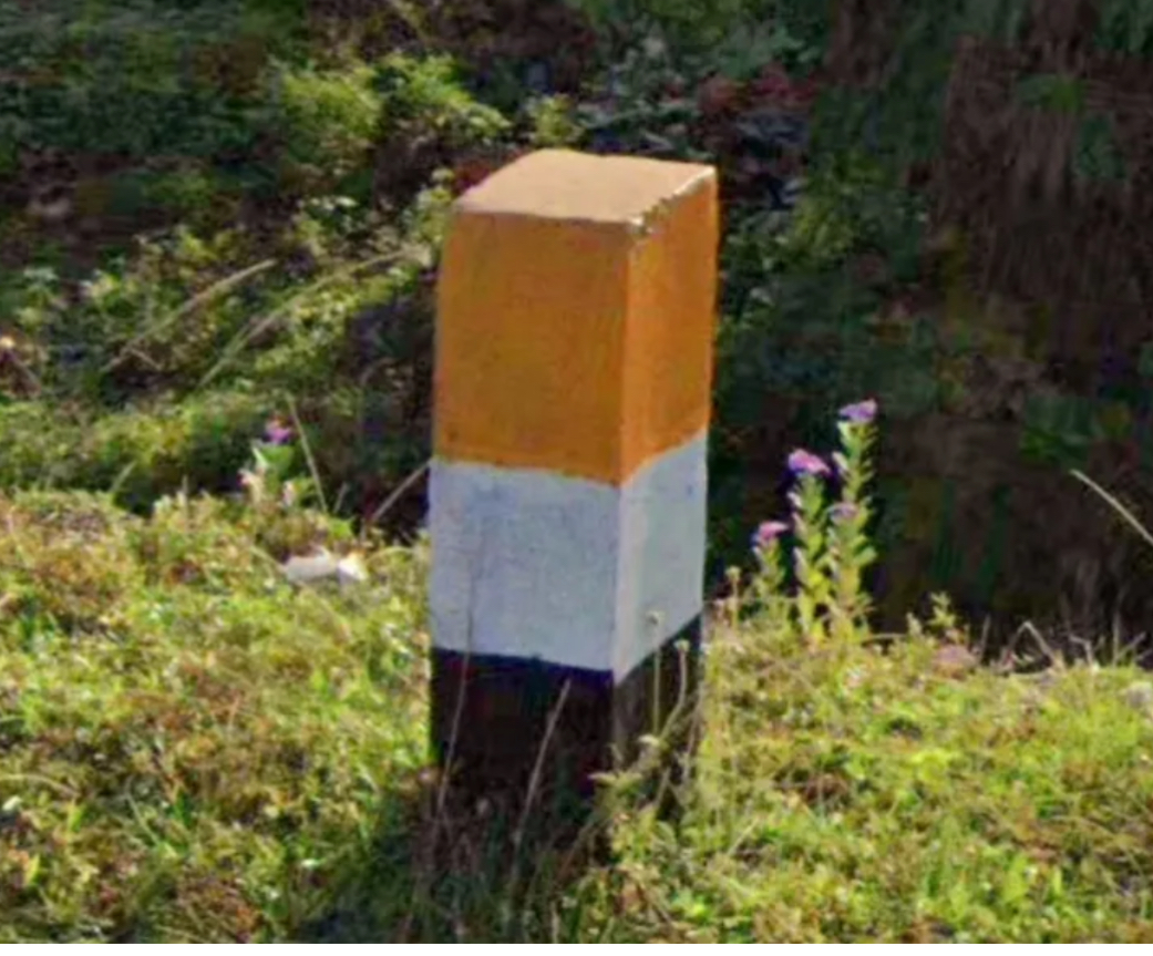 <p>Yellow,white,black bollards</p>