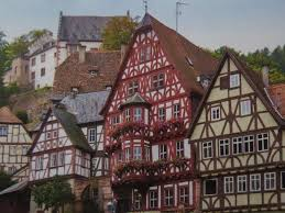 <p>Erzähle was du weißt über die Fachwerkstraße (3)</p><p></p>