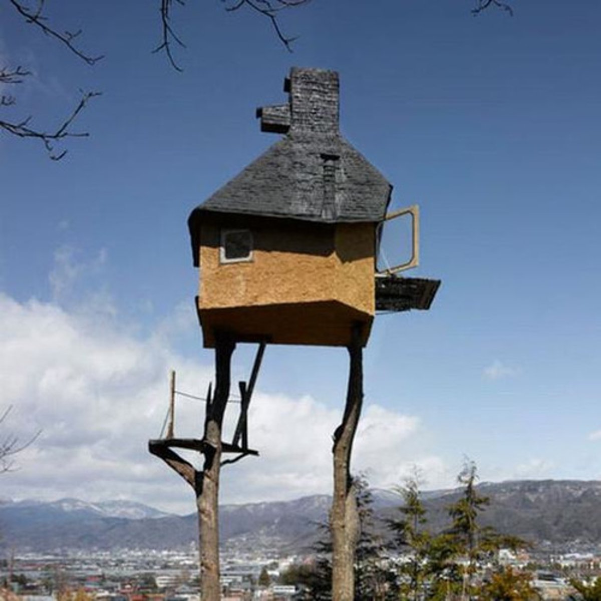 <p>precarious</p>