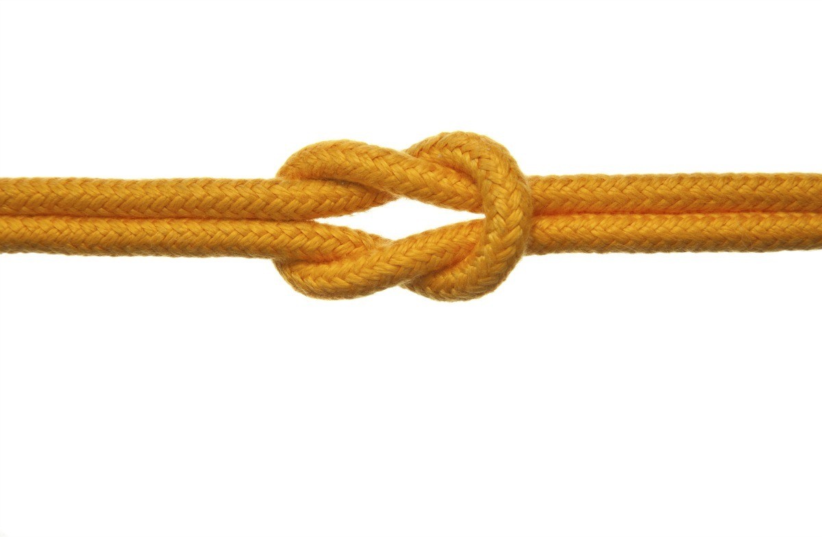 <p><span>A common and versatile knot used for joining two ropes, creating a secure and balanced connection under light loads.</span></p>