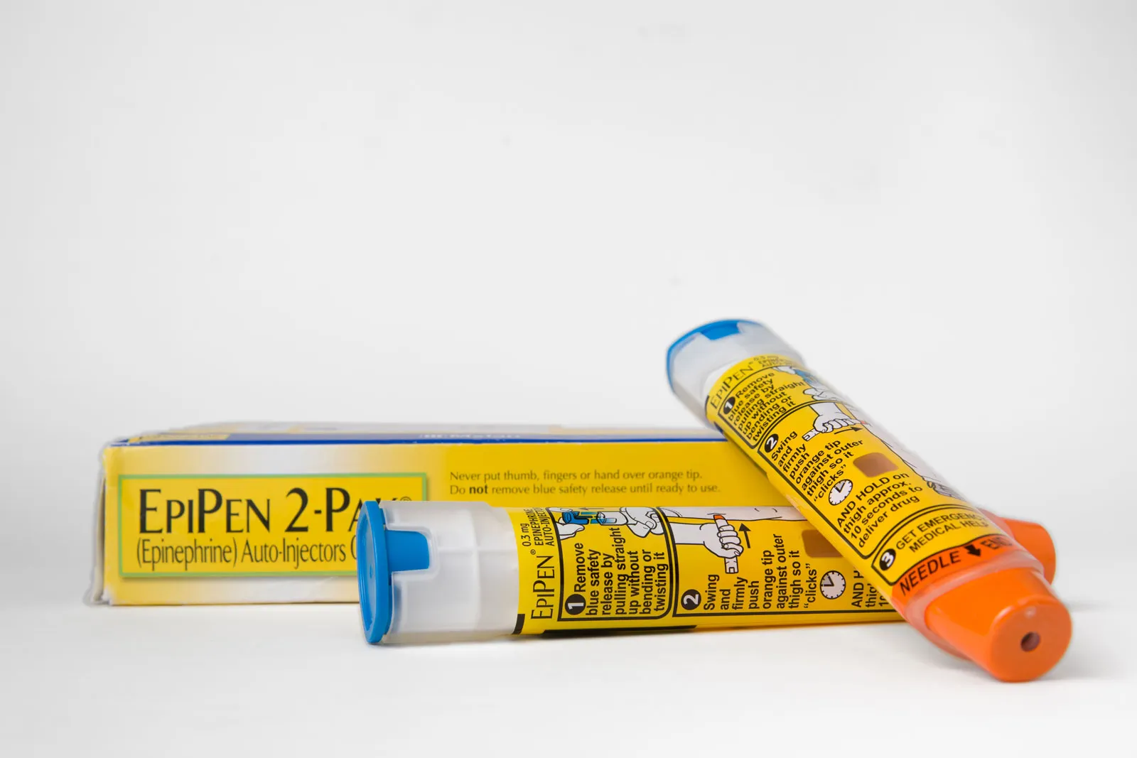 <p><em>adrenal medulla</em> procudes <strong>epinephrine </strong>+ <strong>norepinephrine</strong></p><p>⇨ result is ↑ breathing, heart rate, blood glucose, cell metabolism, dilation of pupils & blood vessels</p>