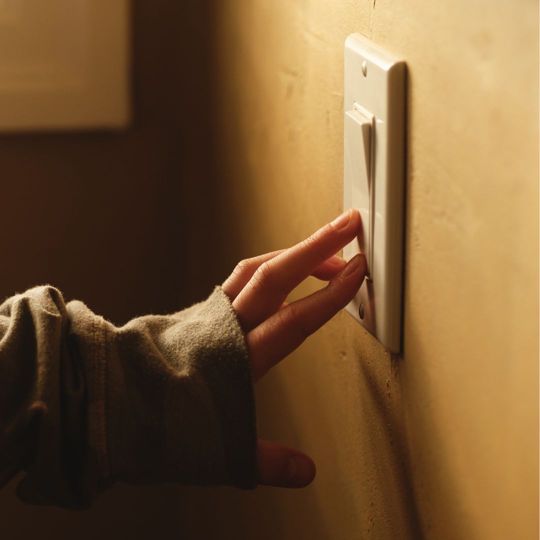 <p>Please <strong>turn off</strong> the lights.</p>
