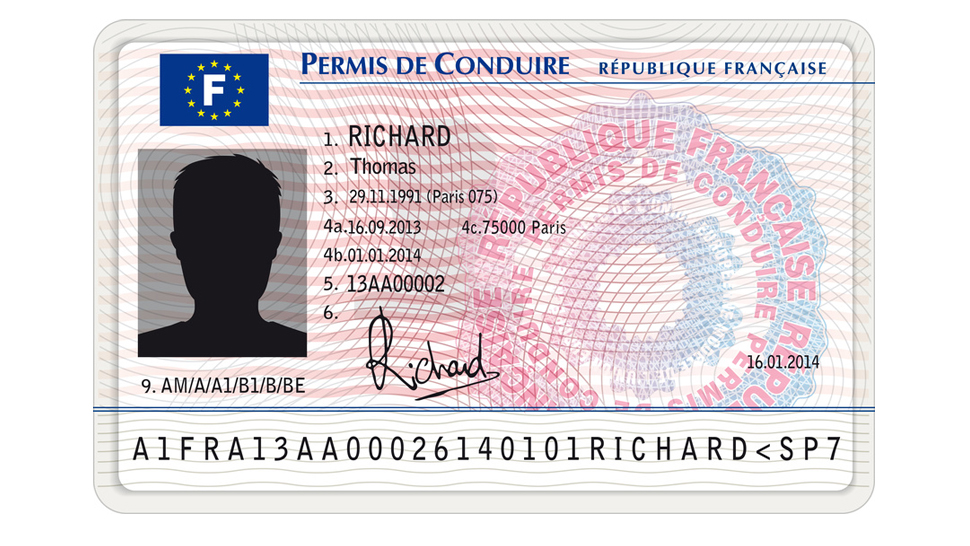 <p><span>Le </span><strong>permis</strong><span> est </span><strong>unique </strong><span>: il n’existe pas plusieurs permis mais un seul pouvant être élargi à plusieurs catégories (A, B, C, etc.)</span></p>