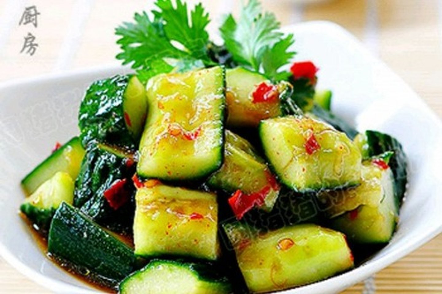 <p>cold tossed, (of food) cold "blended" (liángbàn)</p>